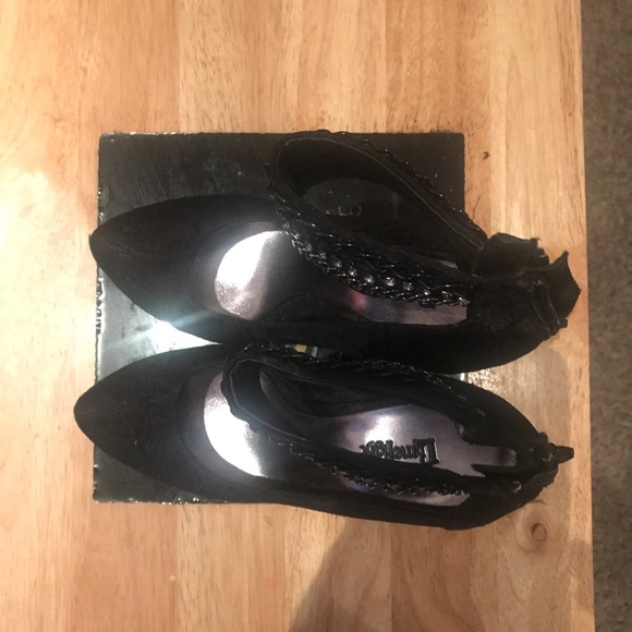 Black heels! - Picture 4 of 4